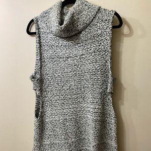 Umgee- black/white knit turtleneck sweater. Size large
